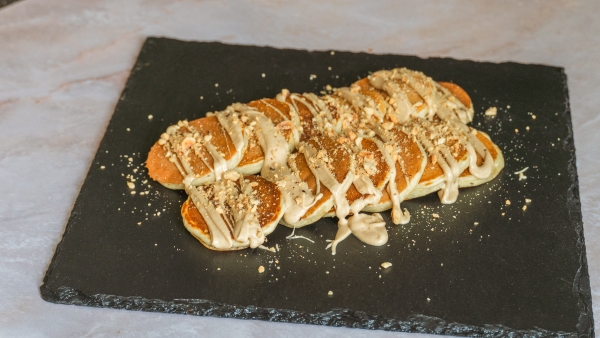 Mini američke palačinke - bueno krem, komadići lešnika